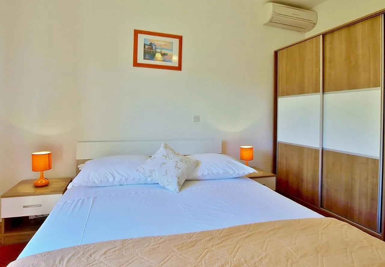 Apartments By The Sea Supetarska Draga - Donja, Rab - 4954