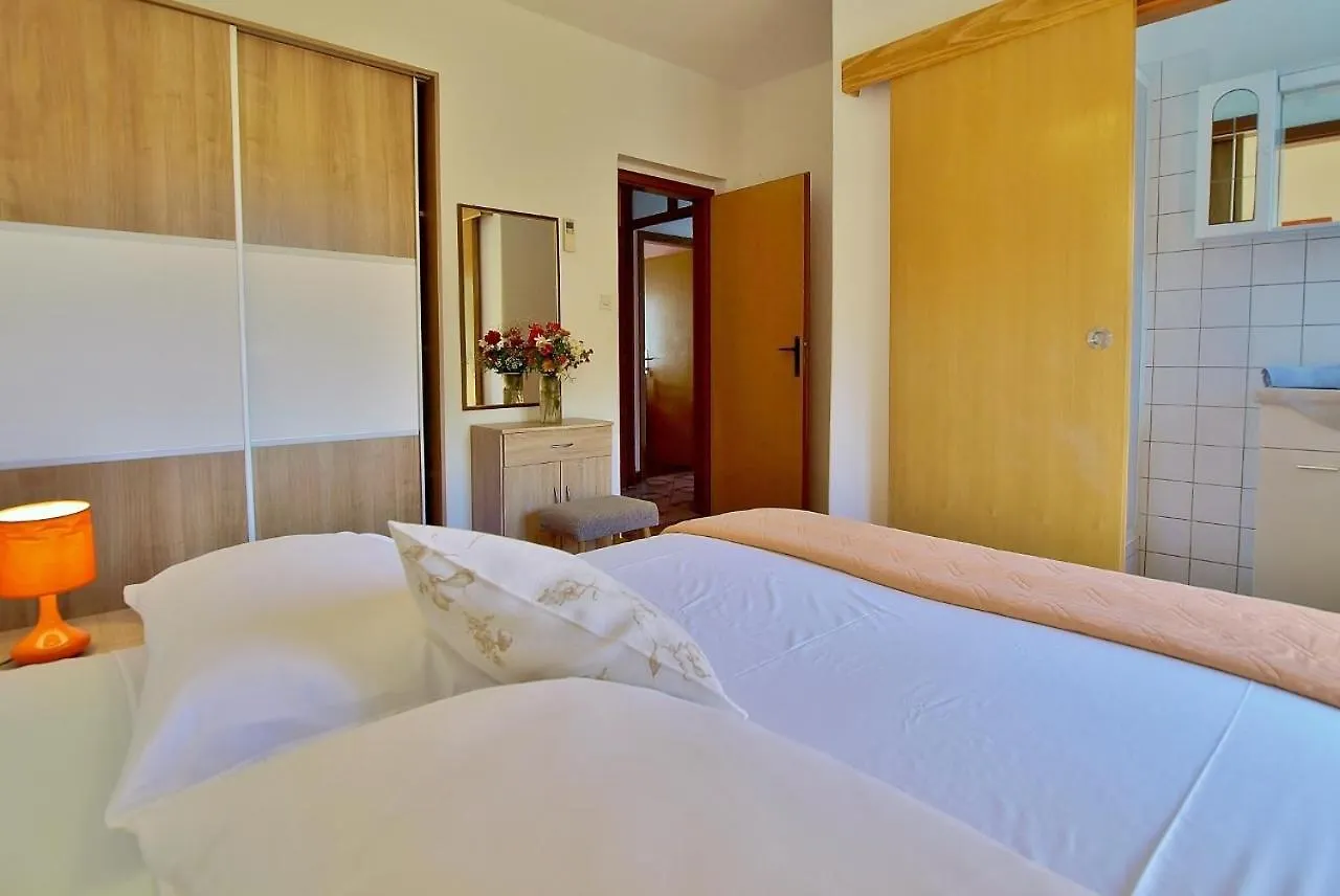 Apartments By The Sea Supetarska Draga - Donja, Rab - 4954